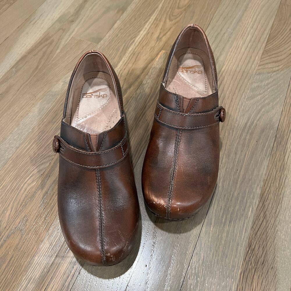 Dansko Clogs in Deep Brown Size 40.